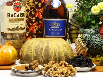 Our gift of the month is  1 1/2 lb. Gourmet Deluxe Walnut Steamed Pudding (Cake) w/ XO Brandy. Try it today!